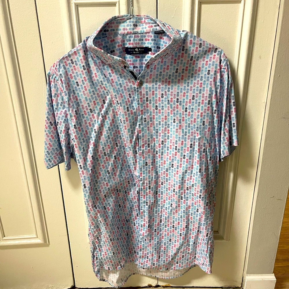 Pineapple Short sleeve button down shirt. Size 5. 97% cotton. 3% elastane.